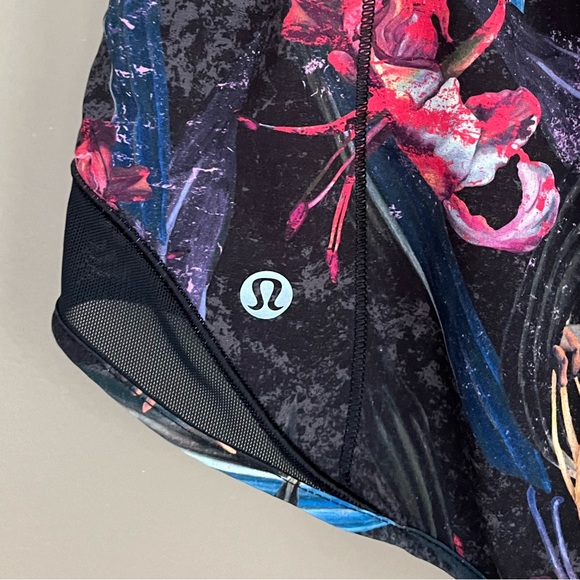 {Lululemon} Hotty Hot Low-Rise Lined Short 4" in Veiled Floral Black Multi - Picture 7 of 12